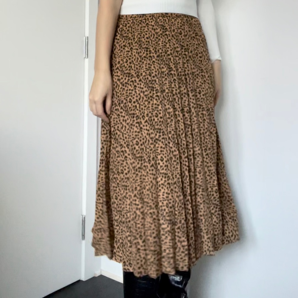 Pleated Cheetah Print Midi Skirt